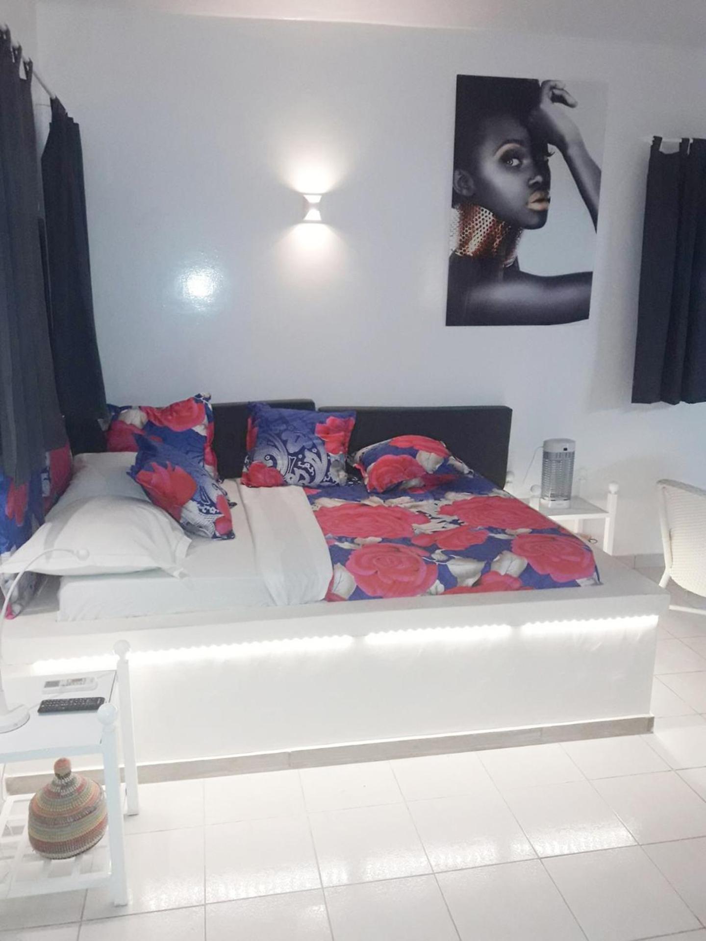 Studio Lipstick Saly Portudal Bagian luar foto