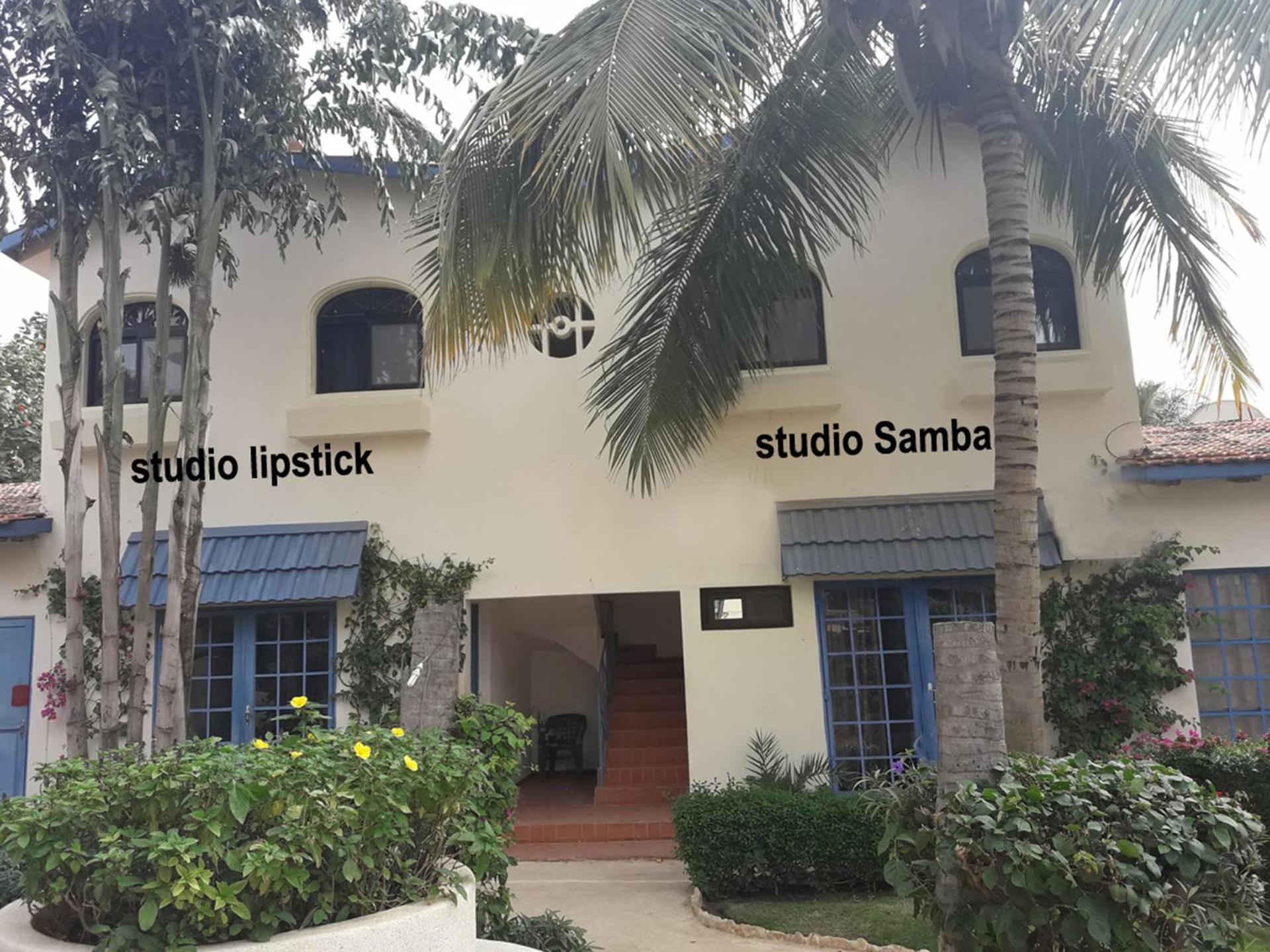 Studio Lipstick Saly Portudal Bagian luar foto