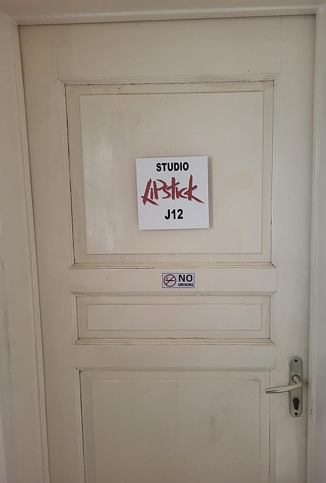 Studio Lipstick Saly Portudal Bagian luar foto